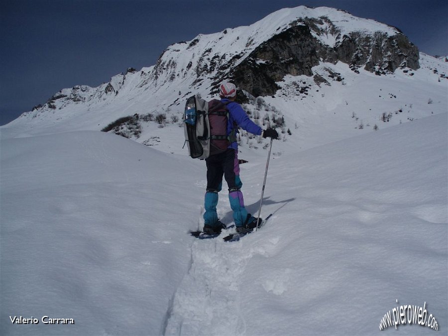 07 Riprendiamo a salire verso il Passo Branchino.JPG